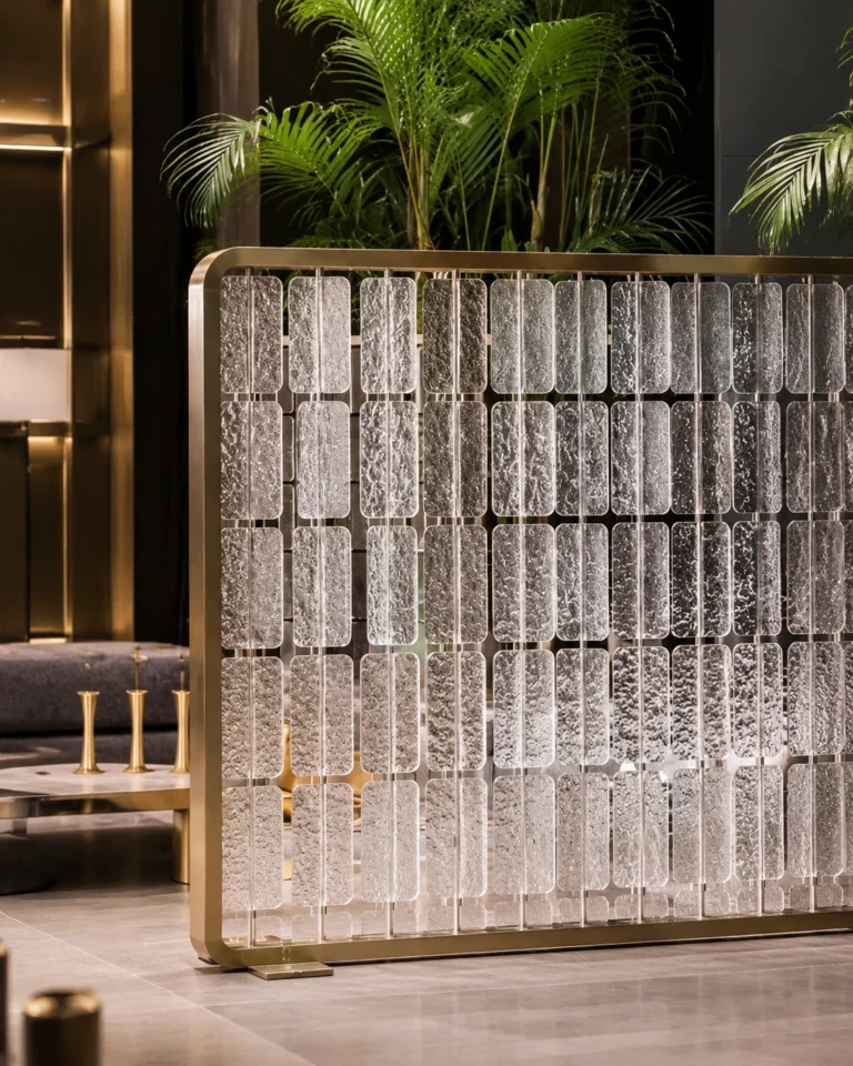 Tube-Linked Crystal Panels — Application reference 007